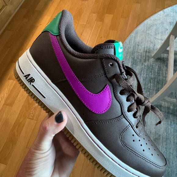 Nike Air Force 1 '07 "Baroque Brown/Vivid Purple/Stadium Green" Men's Shoe - Picture 1 of 7